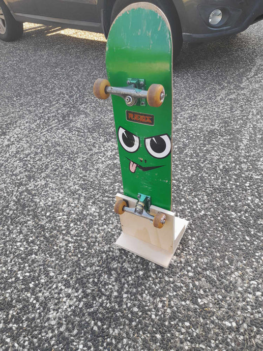 Single skateboard Stand