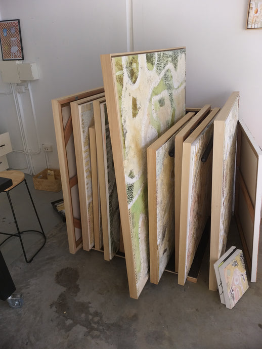 Artist rack for 10 canvas paintings (90cm long poles)